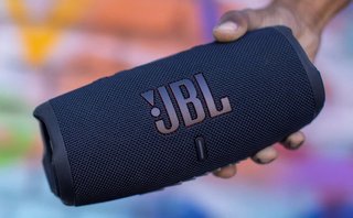 ����� ���� Bluetooth JBL Charge 5 ��� JBLCHARGE5BLKAM ������ 40W RMS ���� IP67